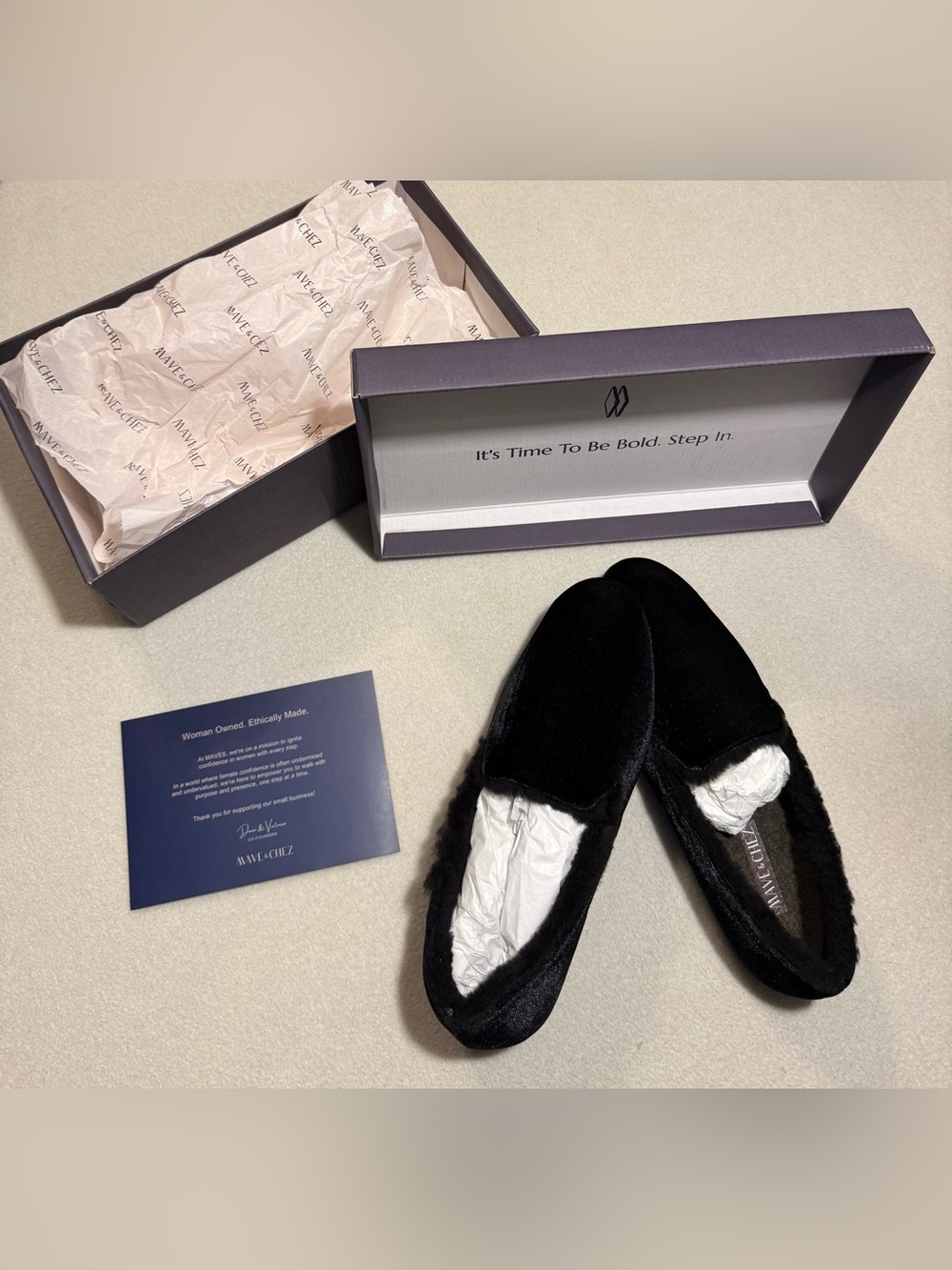 Mave & Chez - Audrey- Black Velvet - Suede-Look Slippers